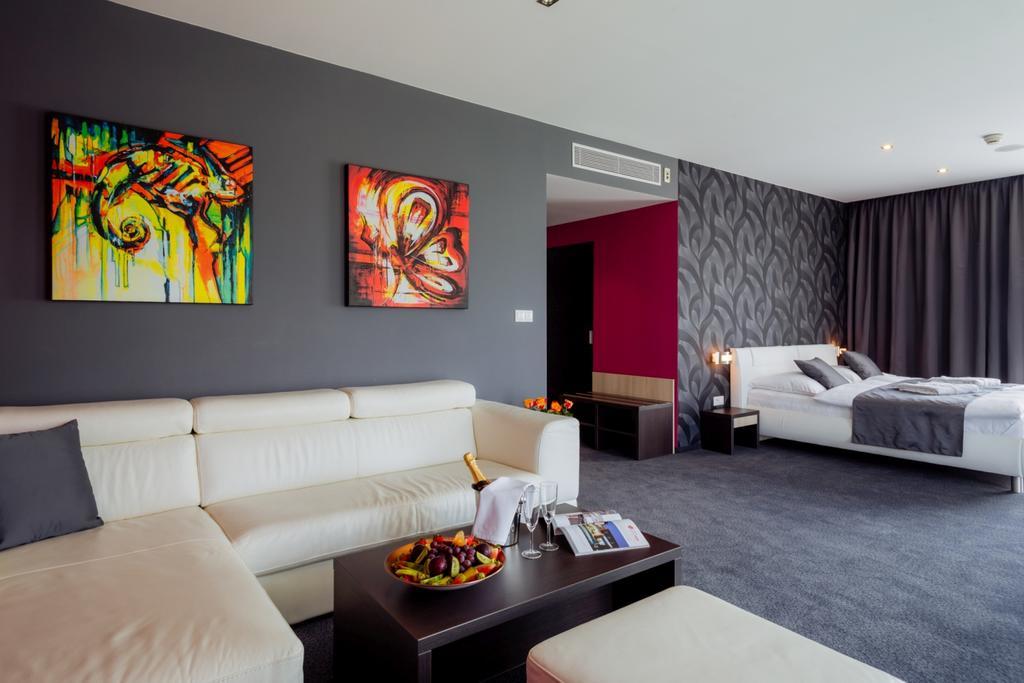 Hotel Tenis Zvolen Bagian luar foto