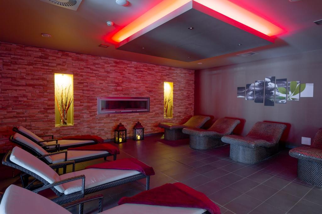 Hotel Tenis Zvolen Bagian luar foto