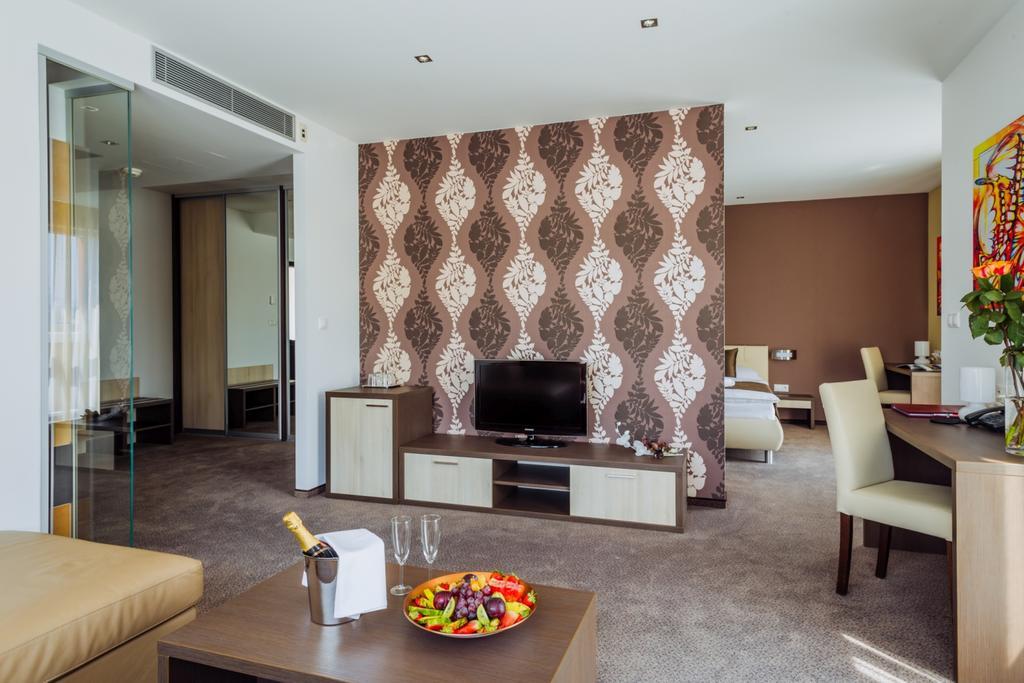 Hotel Tenis Zvolen Bagian luar foto