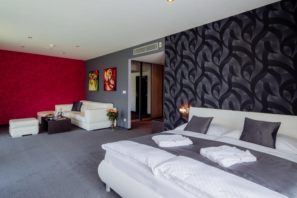 Hotel Tenis Zvolen Bagian luar foto