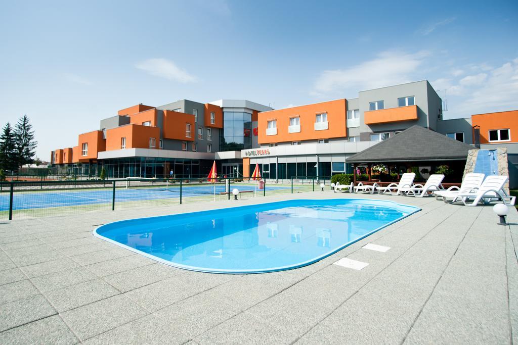 Hotel Tenis Zvolen Bagian luar foto